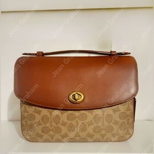 Coach Cassie Signature